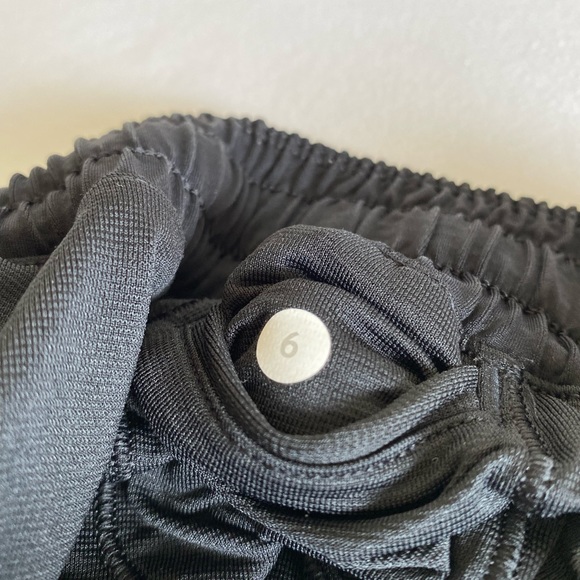 Lululemon Hotty Hot Short, 6 - Picture 3 of 4